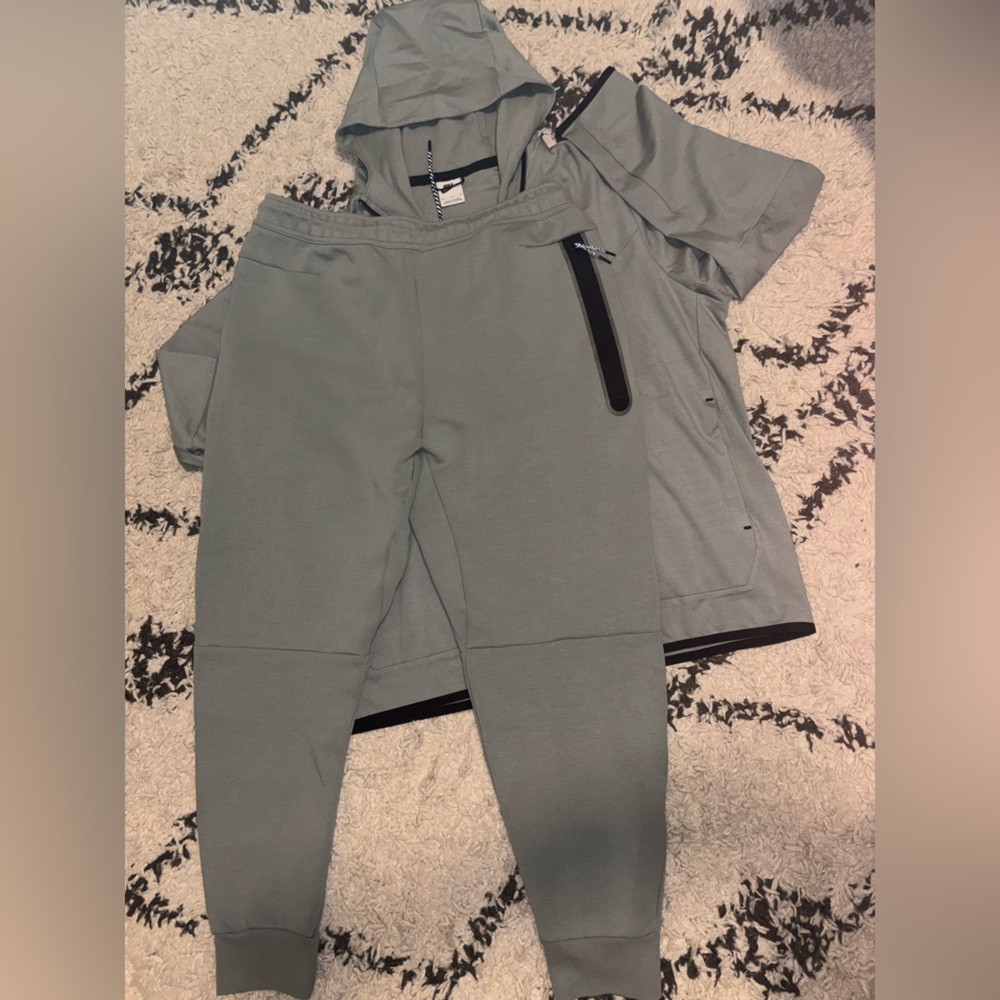 Nike Tech - Mica Green - XL New Hoodie & Jogger Set